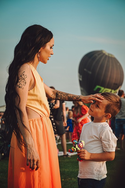 一个充满正 一个充满正